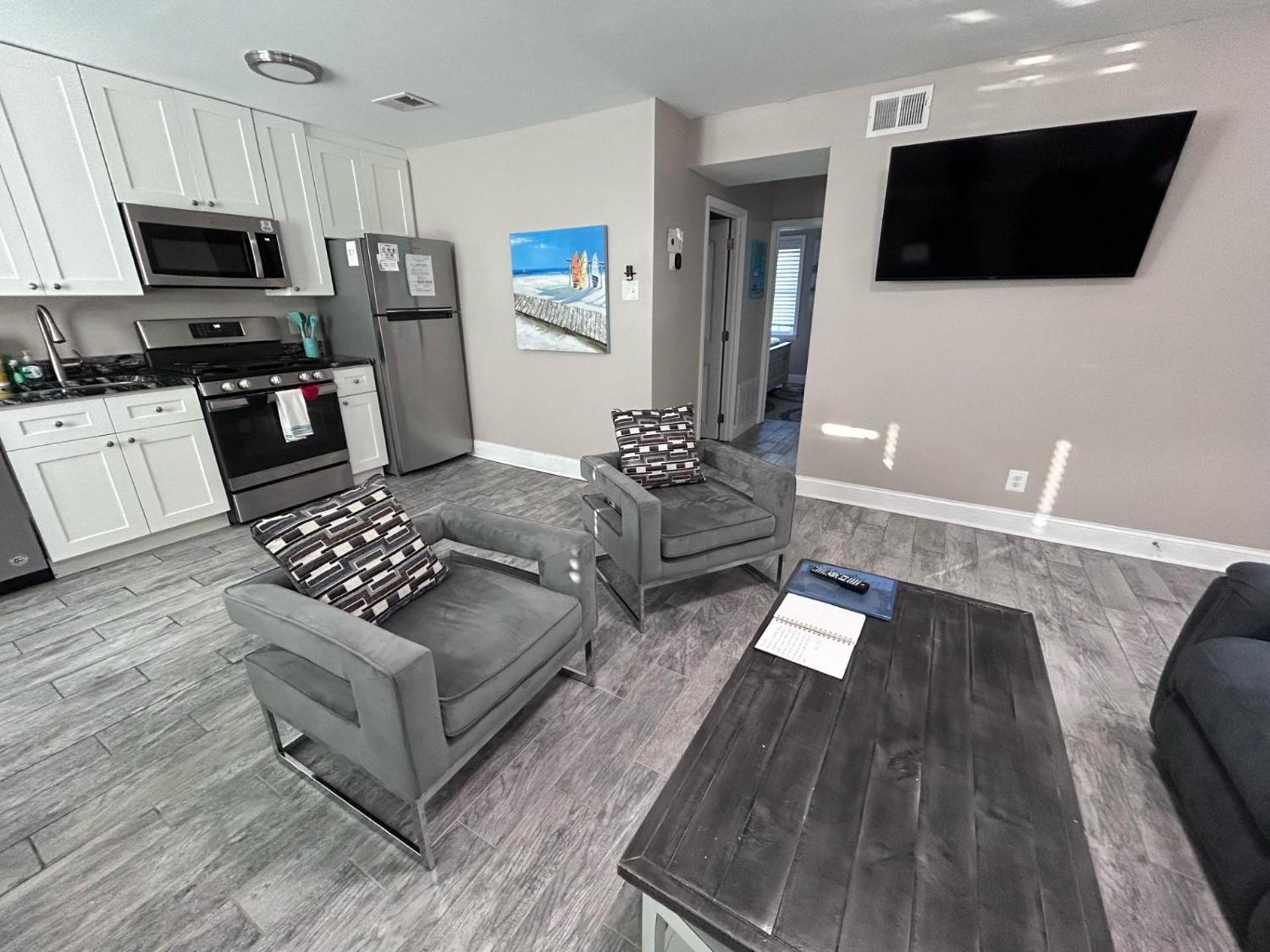 Beach Block Parking Modern Decor Porch 布里根泰恩 外观 照片